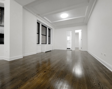 200 West 58th Street - Photo Thumbnail 2