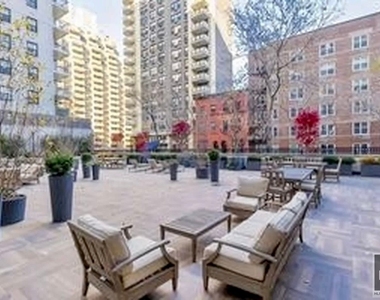 East 86th Street - Photo Thumbnail 14