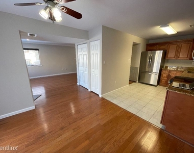 7508 Woodbine Dr - Photo Thumbnail 9