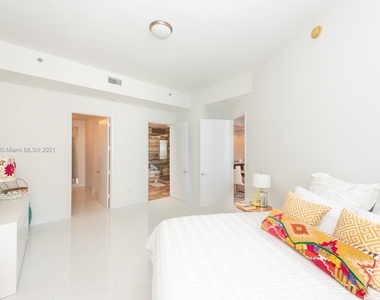 15811 Collins Ave Apt 3404 - Photo Thumbnail 5