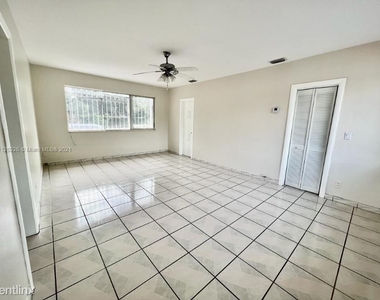 2955 S Miami Ave - Photo Thumbnail 3