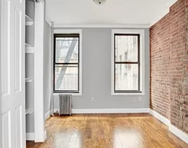 208 East 25th Street - Photo Thumbnail 2