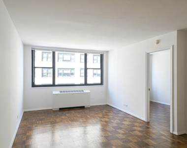 315 West 57th Street - Photo Thumbnail 2