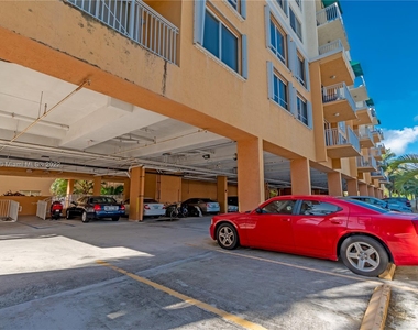 2642 Collins Ave - Photo Thumbnail 26