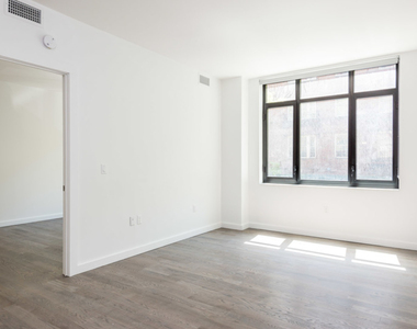 125 Parkside Avenue - Photo Thumbnail 4