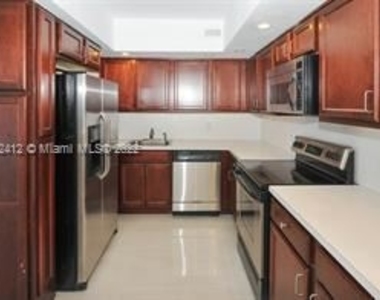 5600 Collins Ave Apt 7r - Photo Thumbnail 3