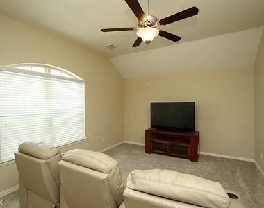 1815 Holly Tree Ct - Photo Thumbnail 11