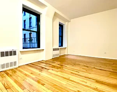 511 East 78th Street - Photo Thumbnail 2