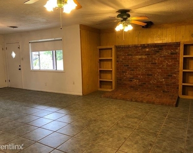 3906 Glenn Oaks Dr - Photo Thumbnail 2