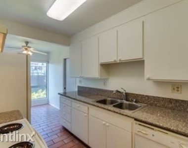 5845 Doverwood Dr Unit 318 - Photo Thumbnail 6