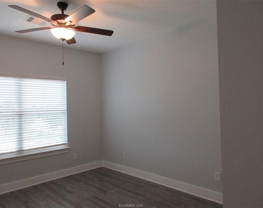 2102 Crescent Pointe Parkway - Photo Thumbnail 12