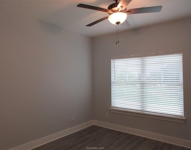 2102 Crescent Pointe Parkway - Photo Thumbnail 11