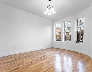 3.5 bedroom 2.5 bathroom Duplex with private backyard in greenpoint - Photo Thumbnail 7