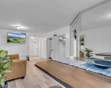 2899 Collins Ave - Photo Thumbnail 24