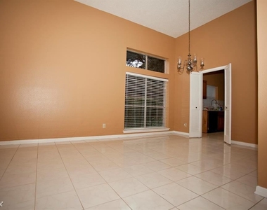 15431 Ensenada Drive - Photo Thumbnail 5