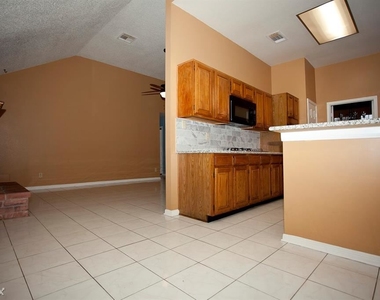 15431 Ensenada Drive - Photo Thumbnail 9