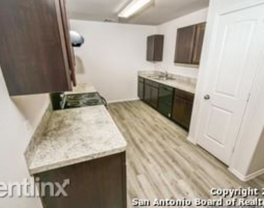 10319 Clearwater Way - Photo Thumbnail 6