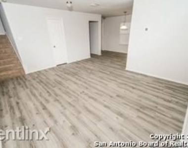 10319 Clearwater Way - Photo Thumbnail 5