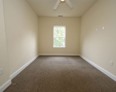 1705 Arlington St Unit A - Photo Thumbnail 12