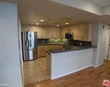 5143 White Oak Ave Unit 102 - Photo Thumbnail 5