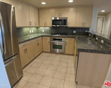 5143 White Oak Ave Unit 102 - Photo Thumbnail 9