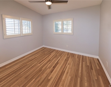 17240 Hatteras Street - Photo Thumbnail 10