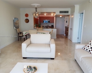 10275 Collins Ave - Photo Thumbnail 5