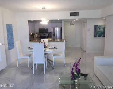 2301 Collins Ave 937 - Photo Thumbnail 4