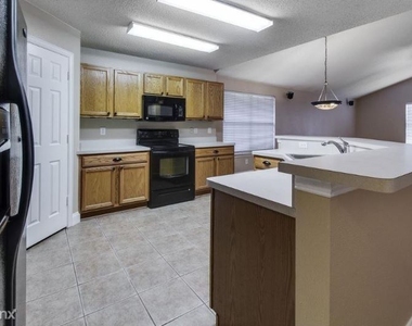 3909 Evergreen Ct. - Photo Thumbnail 5