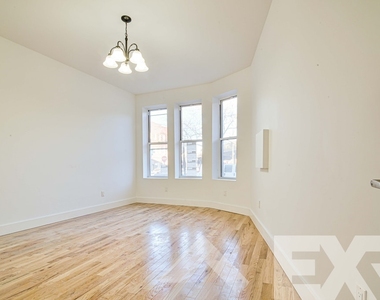 Copy of 3.5 bedroom 2.5 bathroom Duplex with private backyard in greenpoint - Photo Thumbnail 6