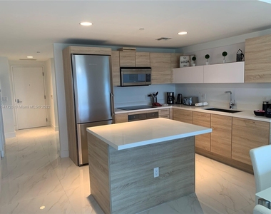 16385 Biscayne Blvd - Photo Thumbnail 5