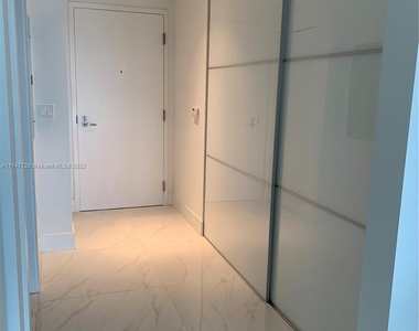 16385 Biscayne Blvd - Photo Thumbnail 8