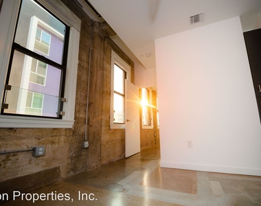 1136 W 6th Street - Photo Thumbnail 1