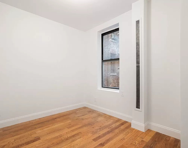 2 bed at 8th Avenue in Chelsea - Photo Thumbnail 6