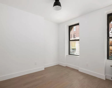 2 bed at West 15th & 8th Ave in Chelsea - Photo Thumbnail 4