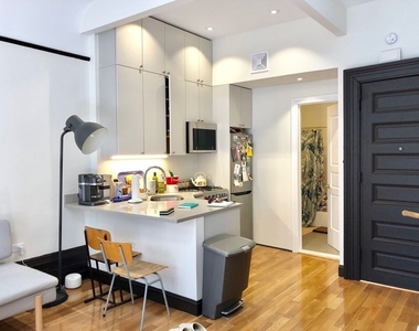 335 West 71st Street - Photo Thumbnail 4