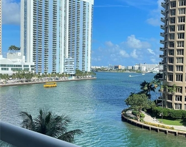 465 Brickell Ave - Photo Thumbnail 9