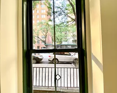 516 East 79th Street - Photo Thumbnail 6