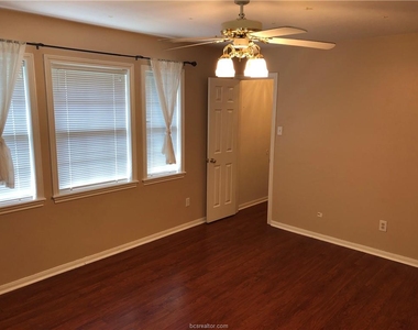 4903 Bay Oaks Court - Photo Thumbnail 6