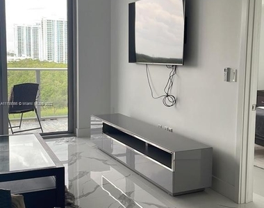 16385 Biscayne Blvd - Photo Thumbnail 5