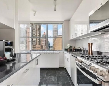 45 West 60th Street - Photo Thumbnail 1