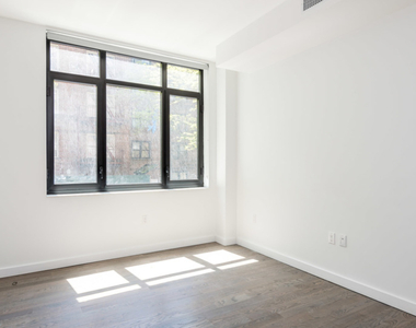 125 Parkside Ave - Unit: 8E - Photo Thumbnail 1