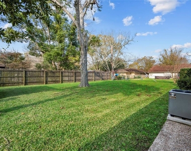 2410 Mockingbird Street - Photo Thumbnail 12