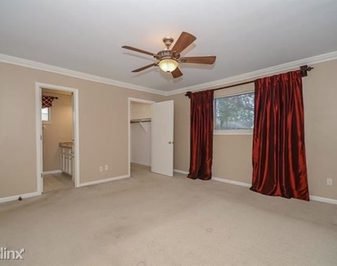 8711 Braes River Drive - Photo Thumbnail 4