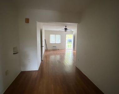 841 W 40th St 5 - Photo Thumbnail 2