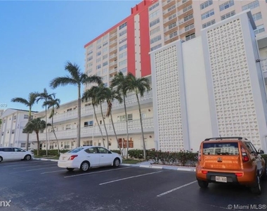 3133 S Ocean Dr 220 - Photo Thumbnail 11