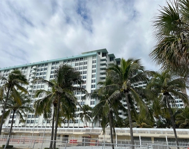 2899 Collins Ave - Photo Thumbnail 18