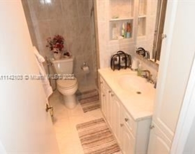 3111 N Ocean Dr Apt 905 - Photo Thumbnail 9