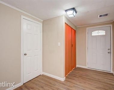 3205 Iowa Street - Photo Thumbnail 12