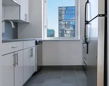 150 East 44th Street - Photo Thumbnail 4